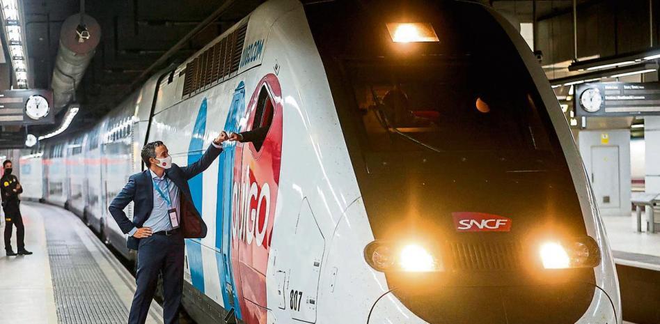 La francesa Ouigo estrena la liberalización ferroviaria en España