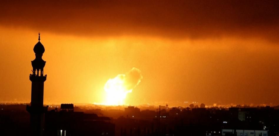 Al menos 20 muertos en Gaza tras un ataque aéreo de Israel en respuesta a los cohetes de Hamás