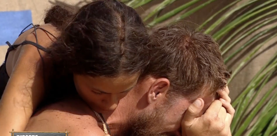 Melyssa Pinto le comunica a Tom Brusse que es un hombre soltero