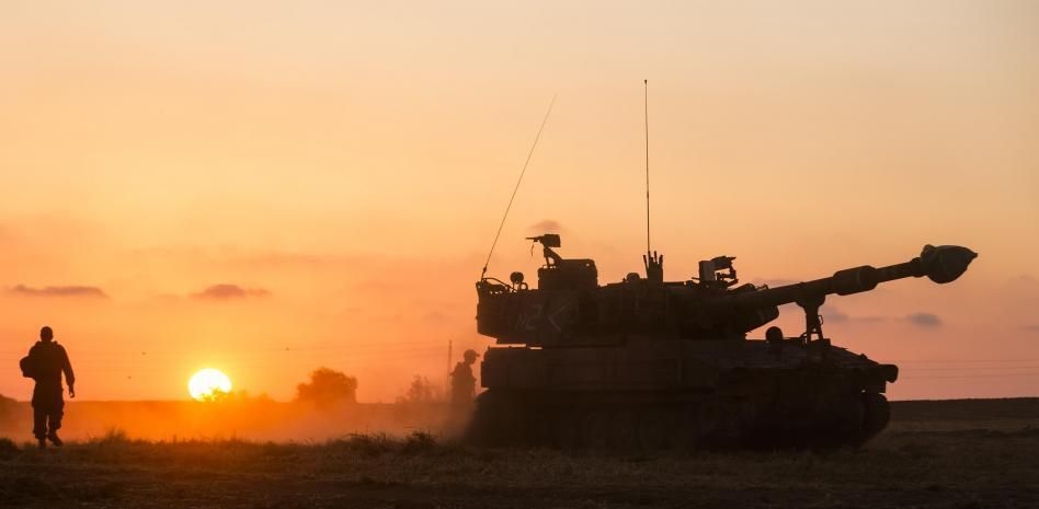 El ejército israelí bombardea túneles en Gaza y mata por error a diez miembros de una familia