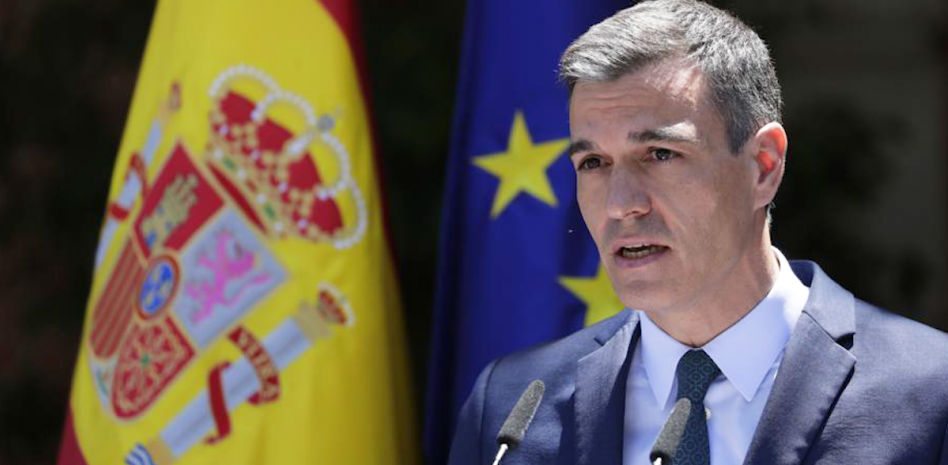 Sánchez viaja a Ceuta por "la grave crisis" y avisa de que defenderá "con firmeza" las fronteras