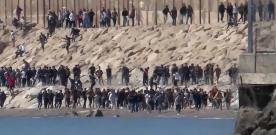 Interior asegura que han vuelto a Marruecos 5.600 de los 8.000 inmigrantes que cruzaron la frontera