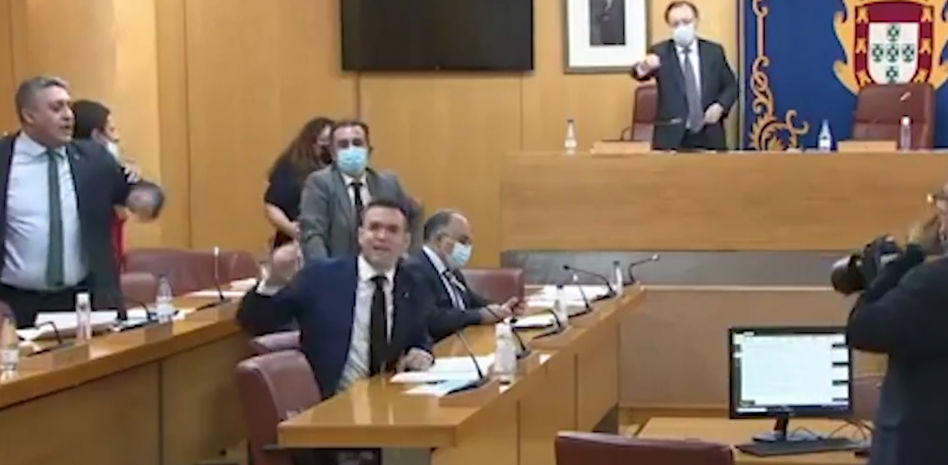 Un diputado del PP, a uno de Vox en Ceuta: "Usted es un sinvergüenza fascista"