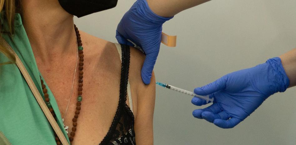 Varias comunidades activan ya la vacunación de los menores de 50