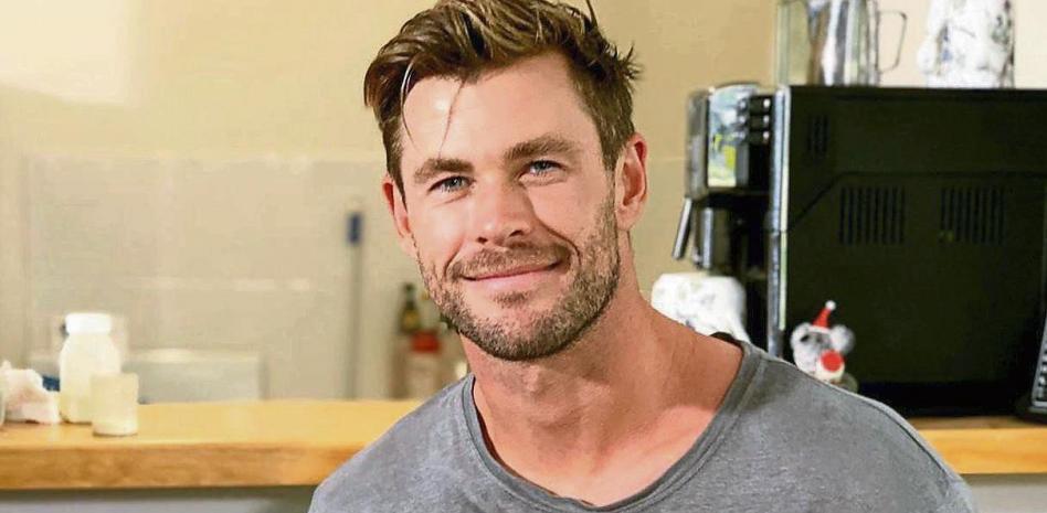 Chris Hemsworth se convierte en el hazmerreír de las redes por sus piernas