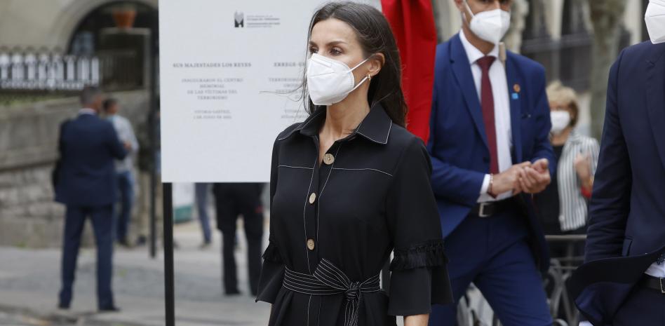 Letizia estrena un vestido firmado por una diseñadora vasca para su visita a Vitoria