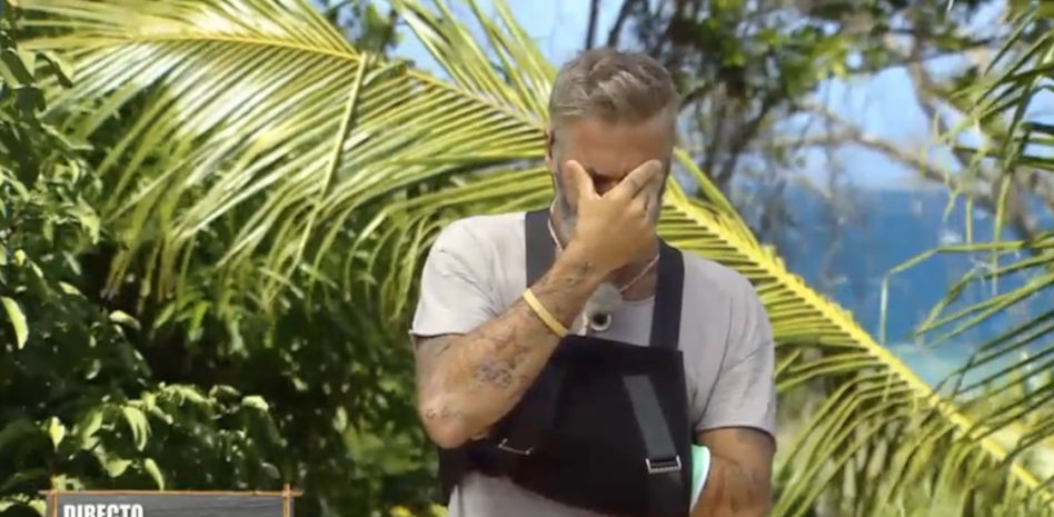 Carlos Alba, destrozado tras enterarse que debe abandonar 'Supervivientes' por su lesión