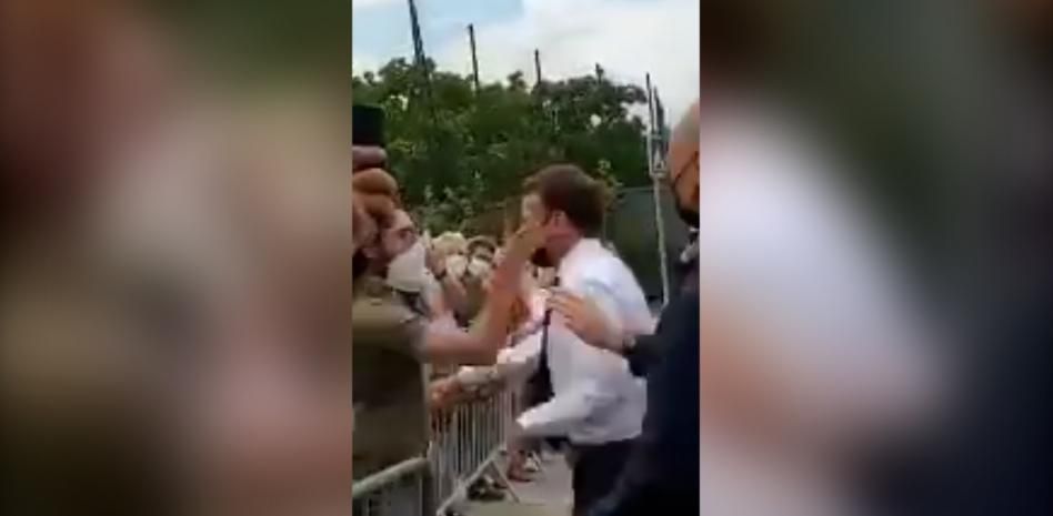Más que un bofetón para Macron