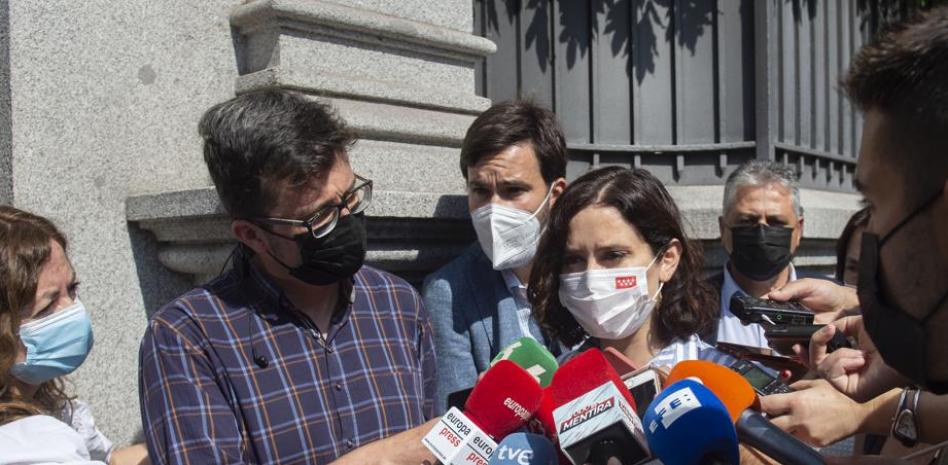 Ayuso pide la misma magnanimidad por los indultos para los "expulsados de Catalunya"