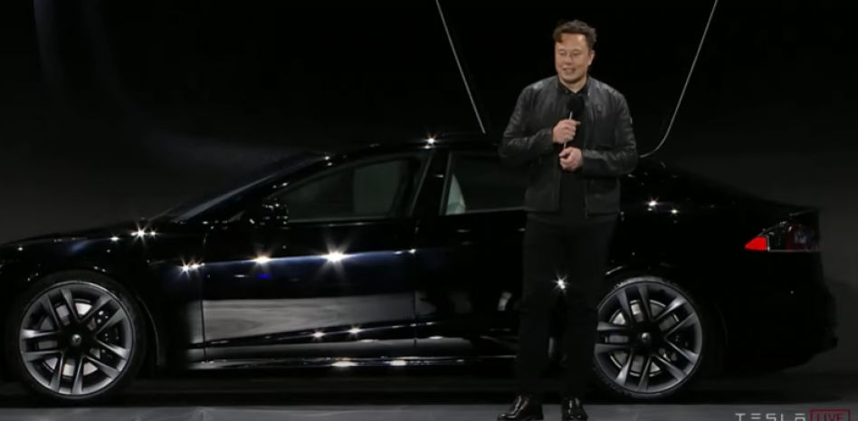 Elon Musk entrega por todo lo alto las primeras 25 unidades del Tesla Model S Plaid