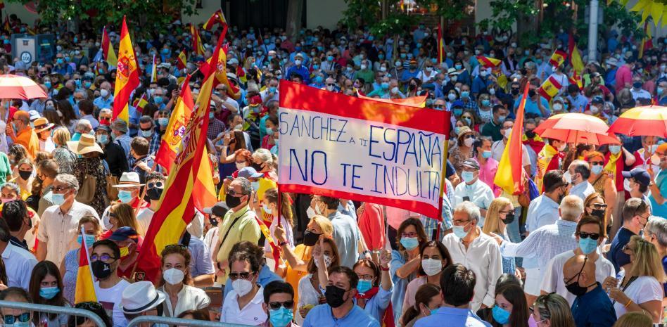 La derecha protesta dividida en Colón contra los indultos a los condenados del 'procés'