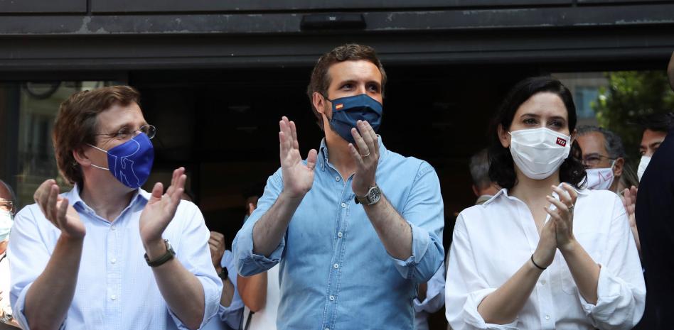 Casado matiza las palabras de Ayuso sobre el Rey y los indultos a los presos independentistas