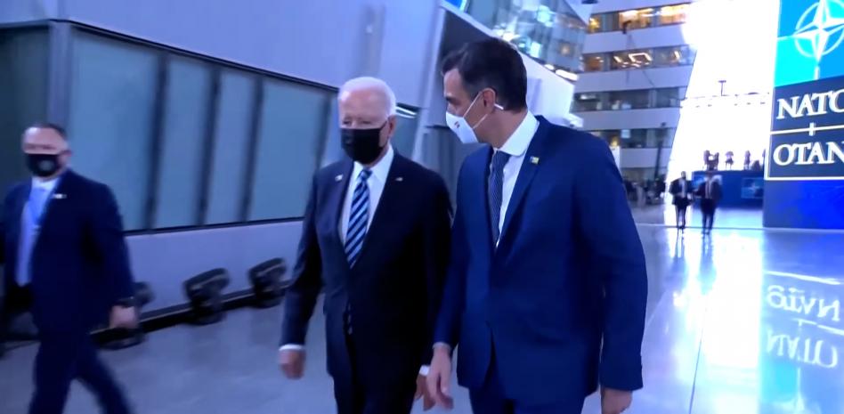 Primera toma de contacto entre Sánchez y Biden en la cumbre de la OTAN