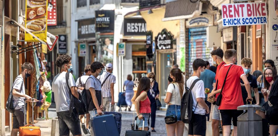 La variante Delta amenaza las vacaciones y el verano en Europa