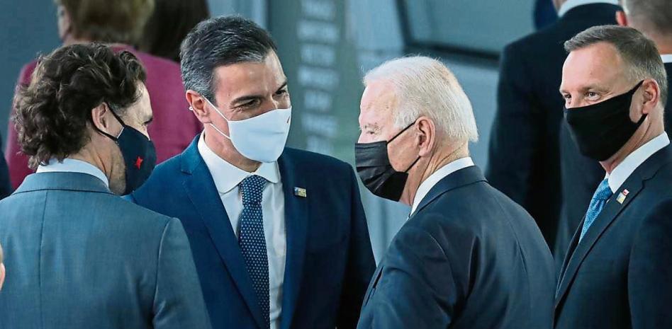 Exteriores defiende que la charla entre Pedro Sánchez y Joe Biden duró más de 50 segundos