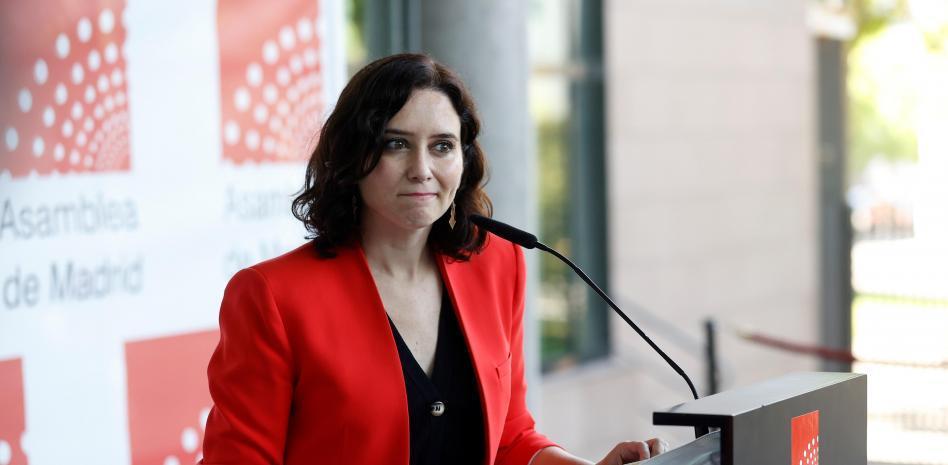 Ayuso ve “una vergüenza” que el Rey tenga que firmar el indulto a los “golpistas” catalanes