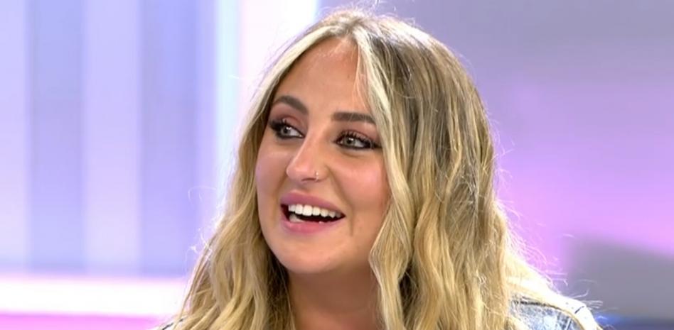 Rocío Flores luce su nuevo cuerpo en bikini durante un viaje con amigas a la playa