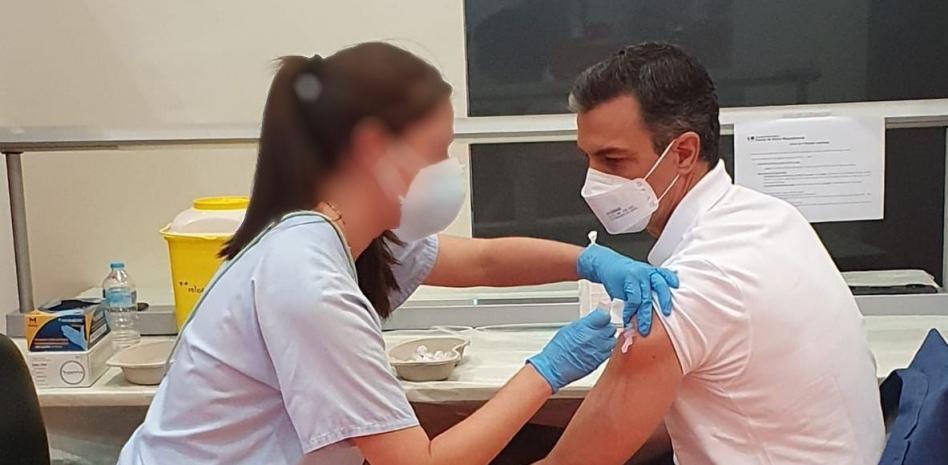 Pedro Sánchez ya ha recibido la primera dosis de la vacuna contra el coronavirus