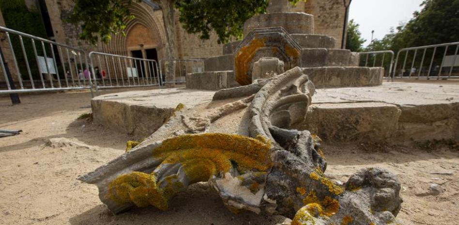 Los vándalos destrozan 500 años de historia