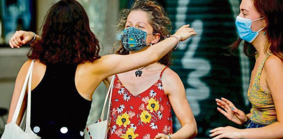 Mascarilla de quita y pon en el exterior en función de si hay gente