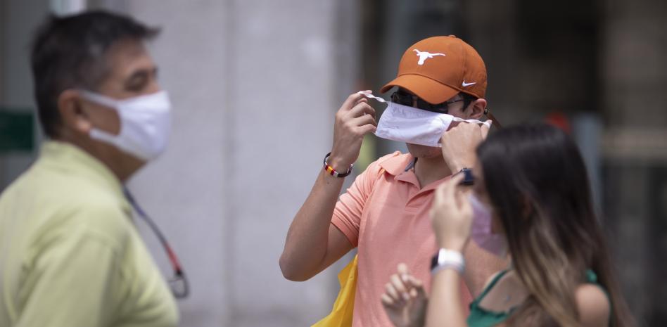 Multa de 100 euros si no se lleva la mascarilla en el exterior cuando hay gente a menos de 1,5 metros