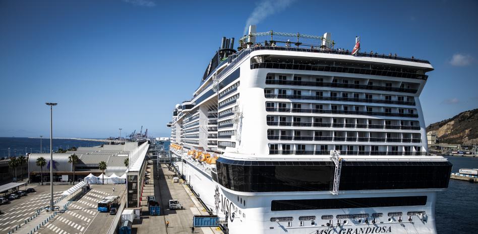 Barcelona recibe su primer crucero en 15 meses