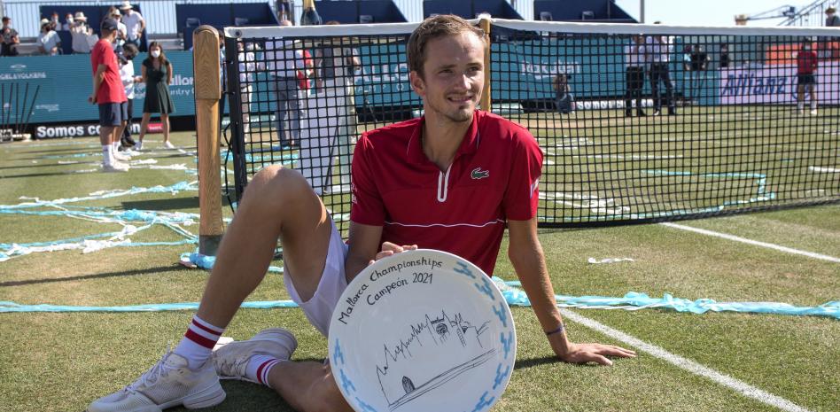 Medvedev estrena en Mallorca su palmarés sobre hierba