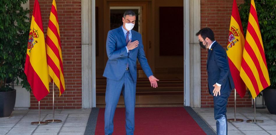 Sánchez y Aragonès se comprometen con el diálogo pese a la distancia