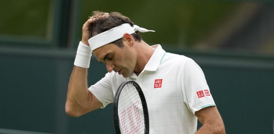 Un resbalón saca de un apuro a Federer en Wimbledon