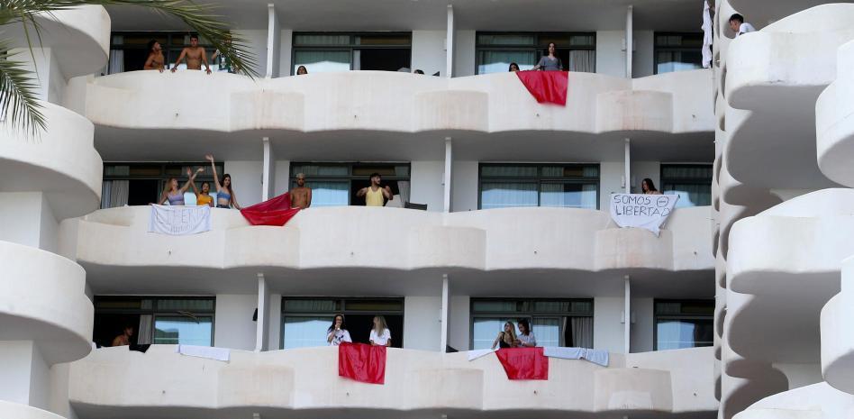 Un barco 'burbuja' llevará este jueves a unos 200 jóvenes en cuarentena de Palma a Valencia