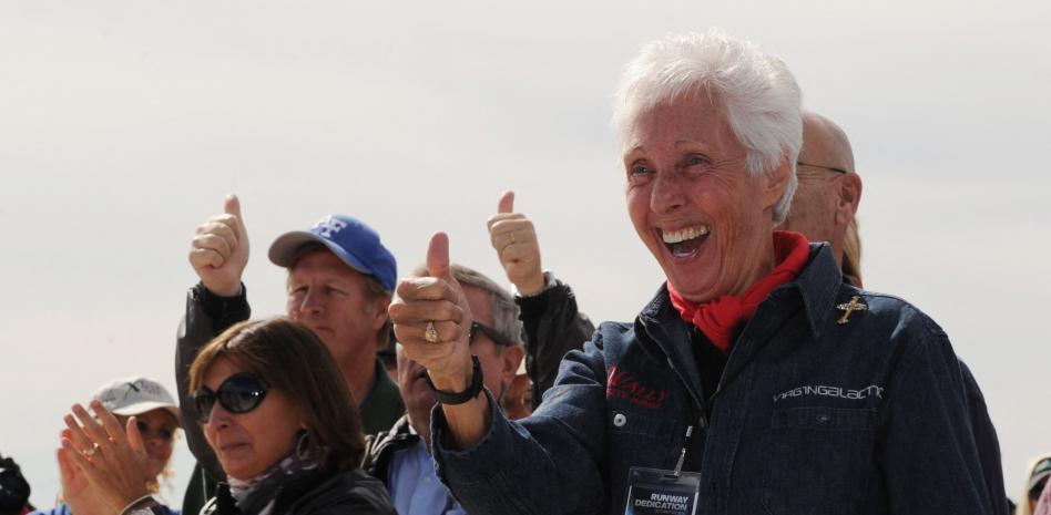 La piloto de 82 años Wally Funk viajará con Jeff Bezos al espacio