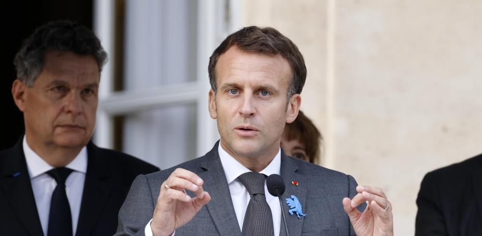 Francia realiza un desfile militar en el Día Nacional por las calles de París