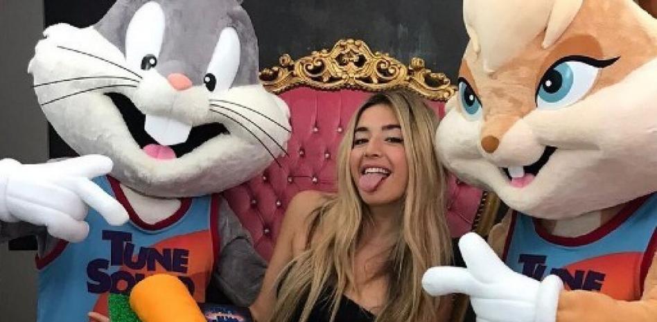 Las redes se indignan con el doblaje de Lola Índigo en 'Space Jam: Una Nueva Era'