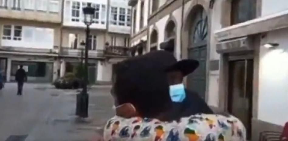 Las amigas de Samuel se reencuentran con Ibra, el joven senegalés que intercedió durante la agresión