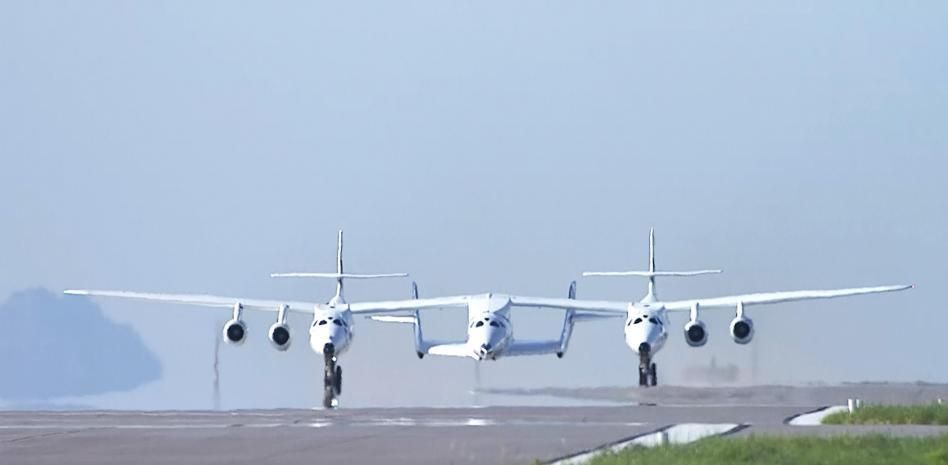 Éxito de Richard Branson en la carrera espacial de multimillonarios