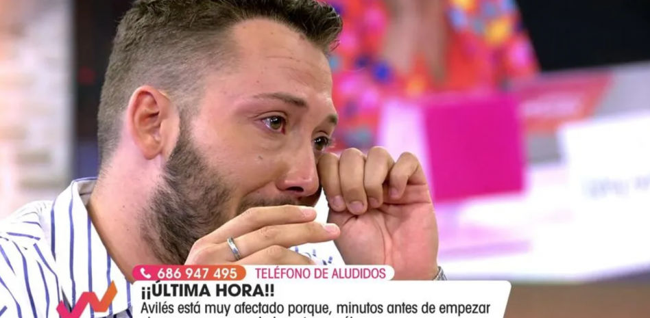 José Antonio Avilés se derrumba en directo porque su novio ha roto con él: 