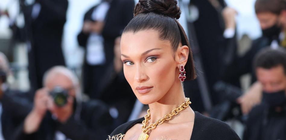 El collar sujetador con el que Bella Hadid ha vuelto a romper internet en Cannes