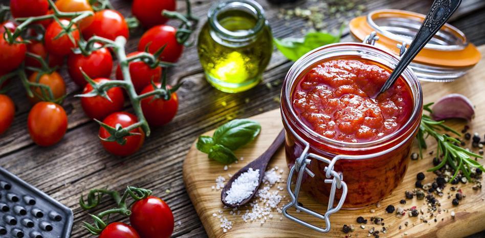 Salsa de tomate casera: la receta para evitar estropear el sofrito