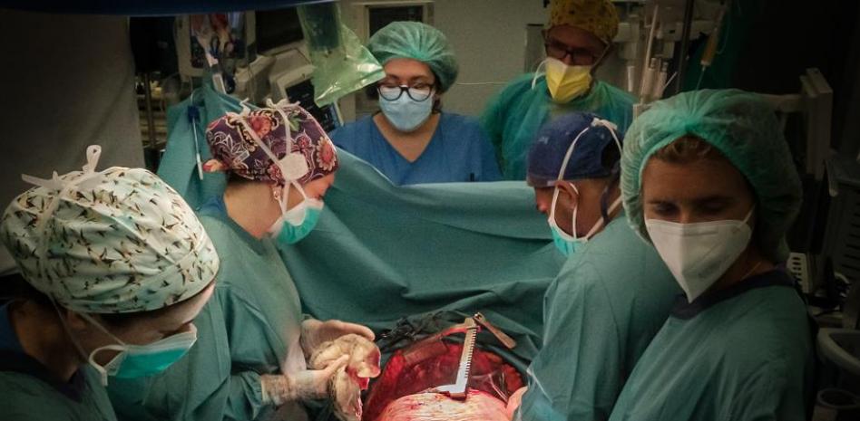 Vall d’Hebron realiza el primer trasplante de pulmones por covid