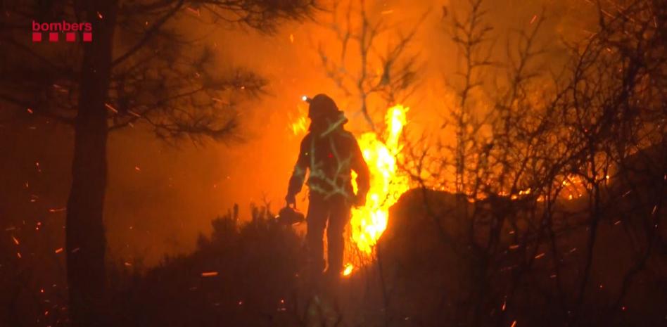 El fuego devora 410 hectáreas en el Cap de Creus y sigue inestable