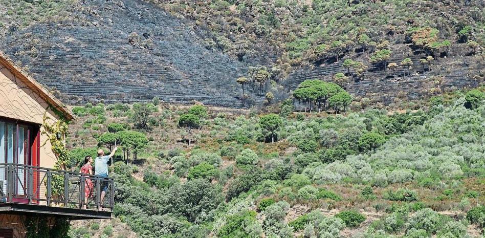 Los Bombers logran controlar el incendio del Cap de Creus