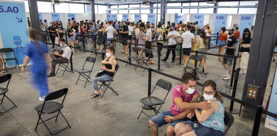 Baja demanda de la vacuna de covid por primera vez