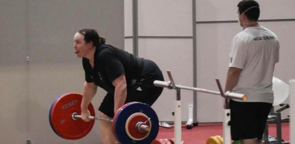 Una trans en los Juegos: “Desde luego, esto no es justo”, dicen los halteras