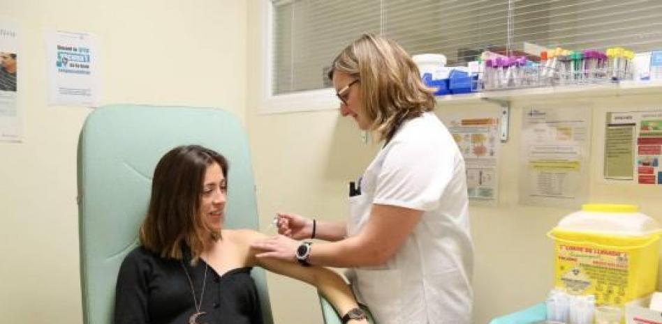 Preocupación por las embarazadas: puerta a puerta para la vacuna en Catalunya