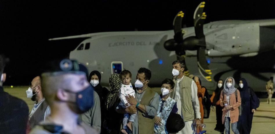 El avión fletado por España para la evacuación de 53 repatriados de Afganistán aterriza en Madrid