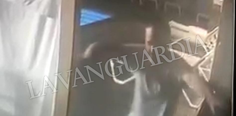 Las cámaras de seguridad grabaron la huida del hombre tras matar a su hijo en un hotel de Barcelona