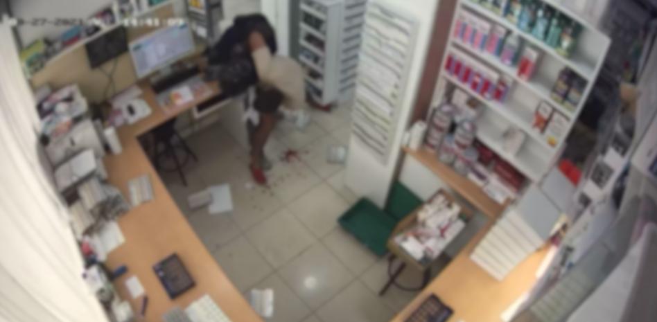 Un farmacéutico arriesga su vida para evitar un robo