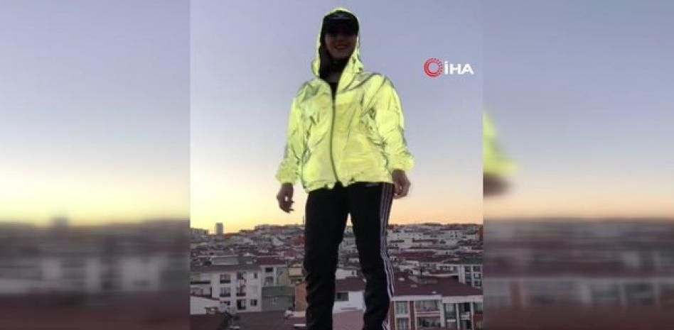 Muere la tiktoker Kubra Dogan al caer de un edificio mientras grababa un vídeo