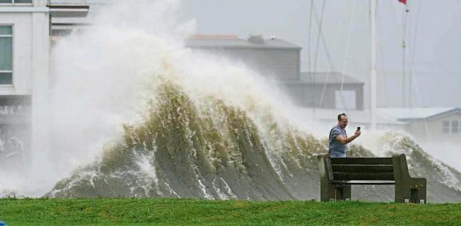 El huracán ‘Ida’ pierde fuerza tras dejar un muerto y provocar un apagón masivo en Nueva Orleans