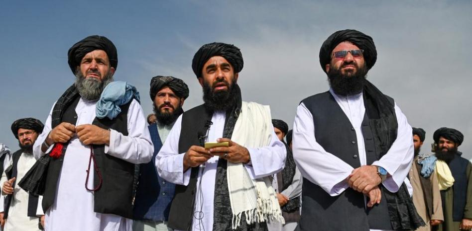 Los talibanes se adueñan del aeropuerto de Kabul tras la retirada de las tropas estadounidenses